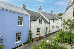 Alpha Cottage - Oozing charm, a beautifully restored cottage, close to the river